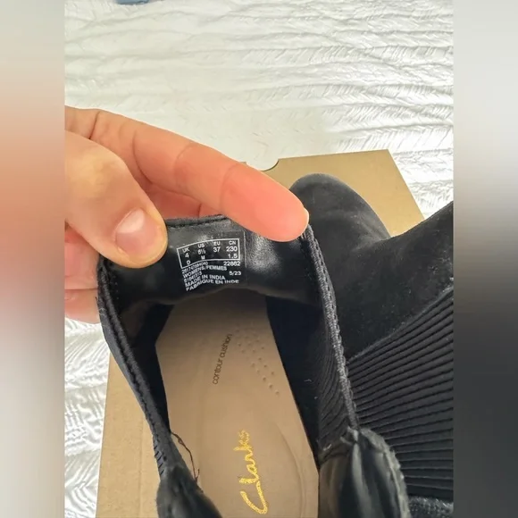 NEW Clarks, Leather Cologne ARL02 Black Suede Boots (26174768) - Picture 10 of 12